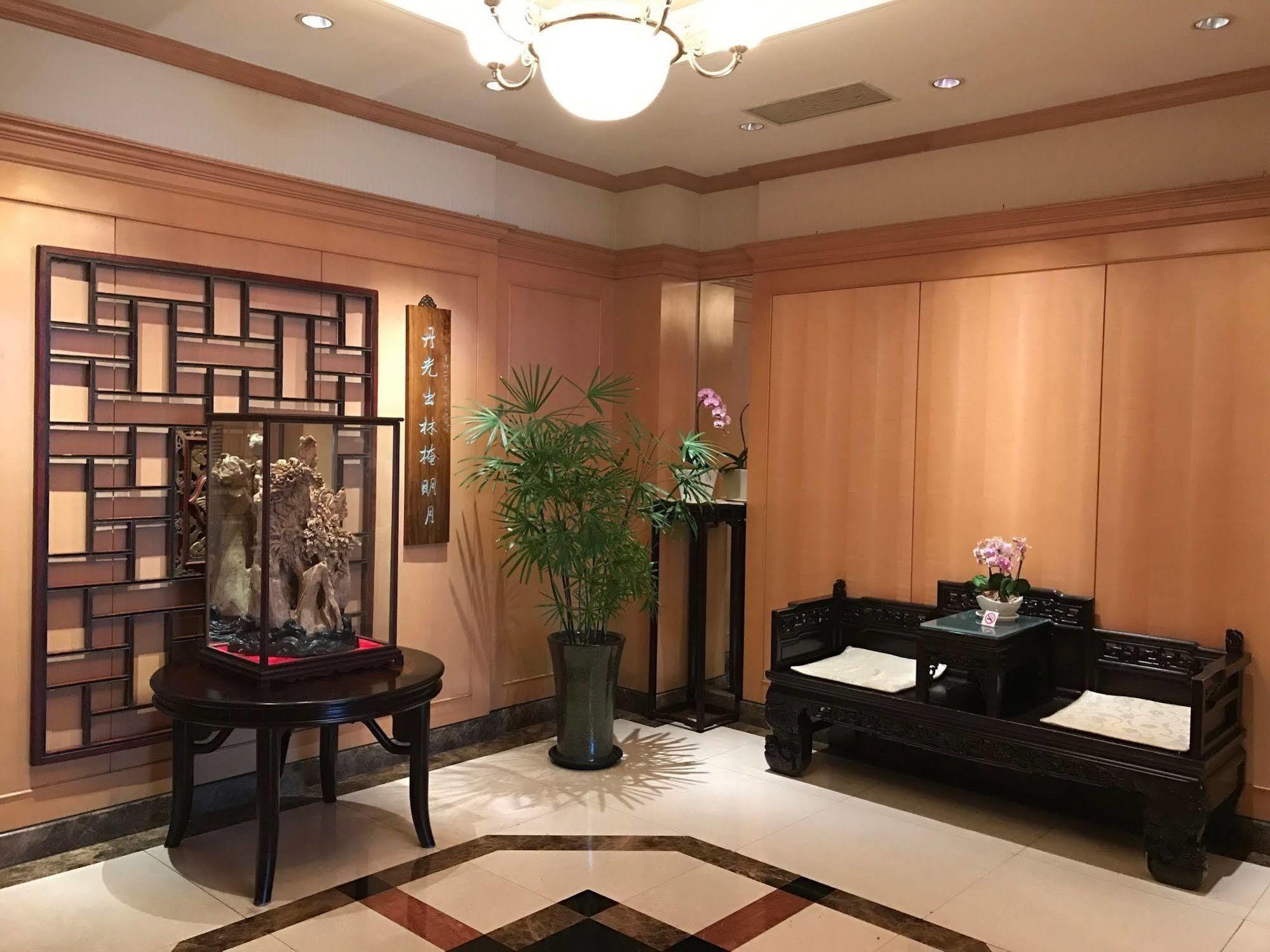 Dong Wu Hotel ไทเป ภายนอก รูปภาพ
